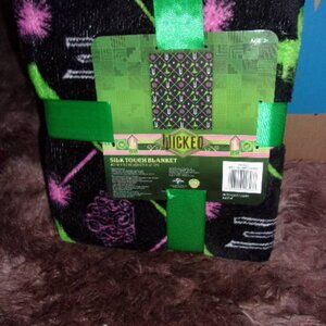 New Wicked Silk Touch Blanket 40”x50””